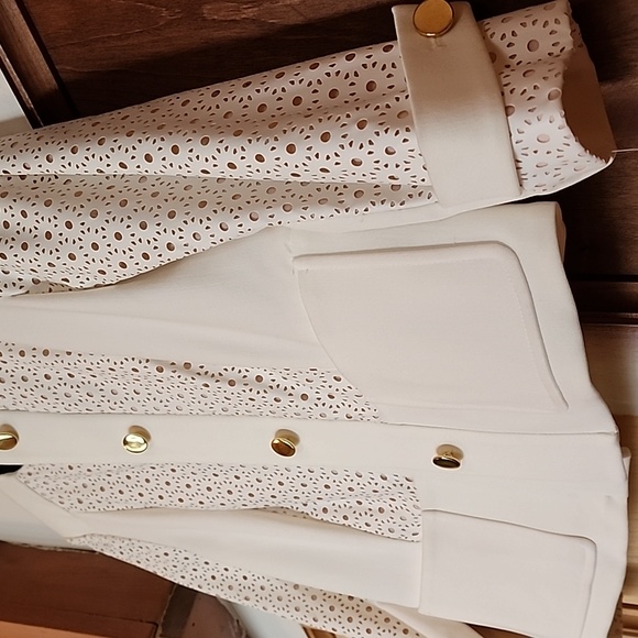 NWT Anne Klein Blazer Jacket size 2 cream color gold button closure - Picture 4 of 17